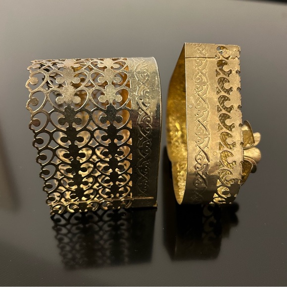 Metal Rose Heart Trinket Box - Picture 9 of 14